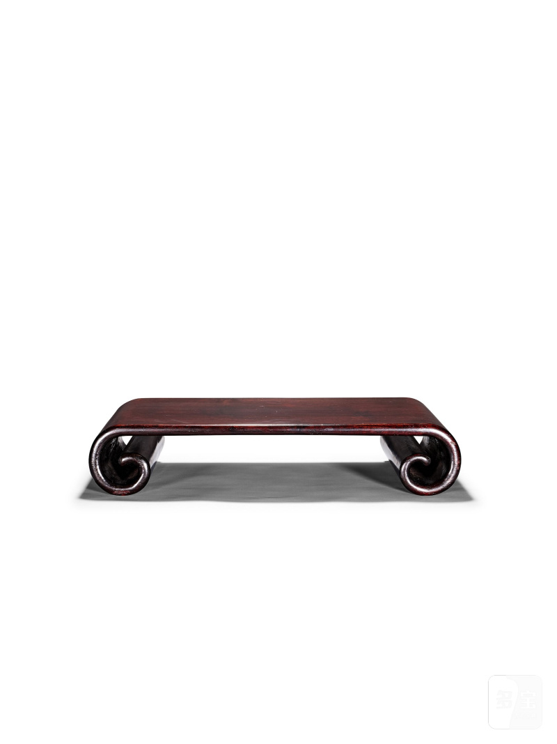 硬木書卷式几 及 硬木龍紋炕几式座 | A HARDWOOD SCROLL-FORM STAND AND A CARVED HARDWOOD 'DRAGON' STAND - 图14
